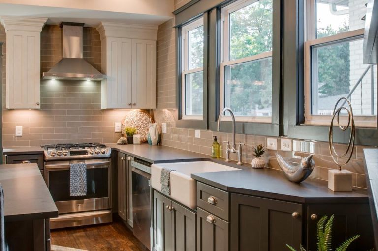 covered-bridge_a-cozy-family-kitchen